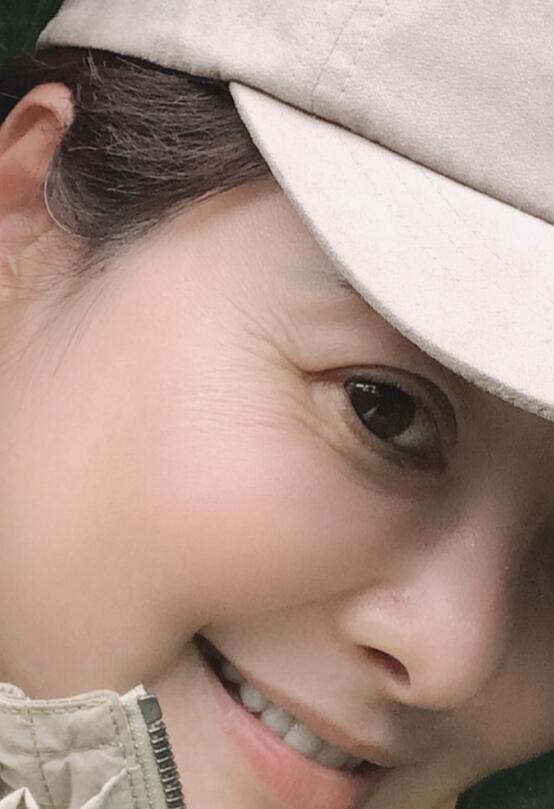 46岁袁立素颜近照曝光与老公甜蜜合影大秀恩爱