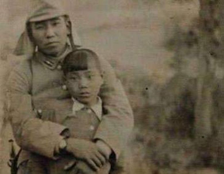 罕见老照片:日本鬼子强搂中国小姑娘,庆祝攻占南京的妇女们!|日本鬼子|小姑娘|南京_新浪新闻