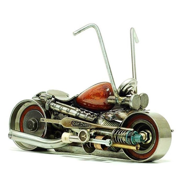 艺术家将废弃的旧金属经过焊接处理变成了惟妙惟肖的艺术品