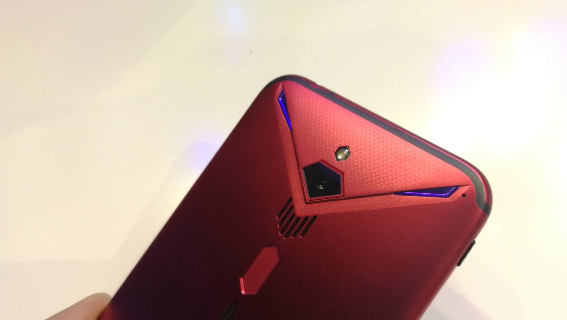 红魔3s首发上手用240hz电竞屏打手游原来是这种体验