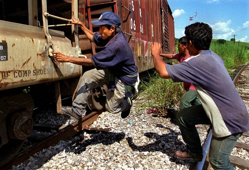 一组洪都拉斯少年的火车偷渡之旅,不远万里只为寻找双亲