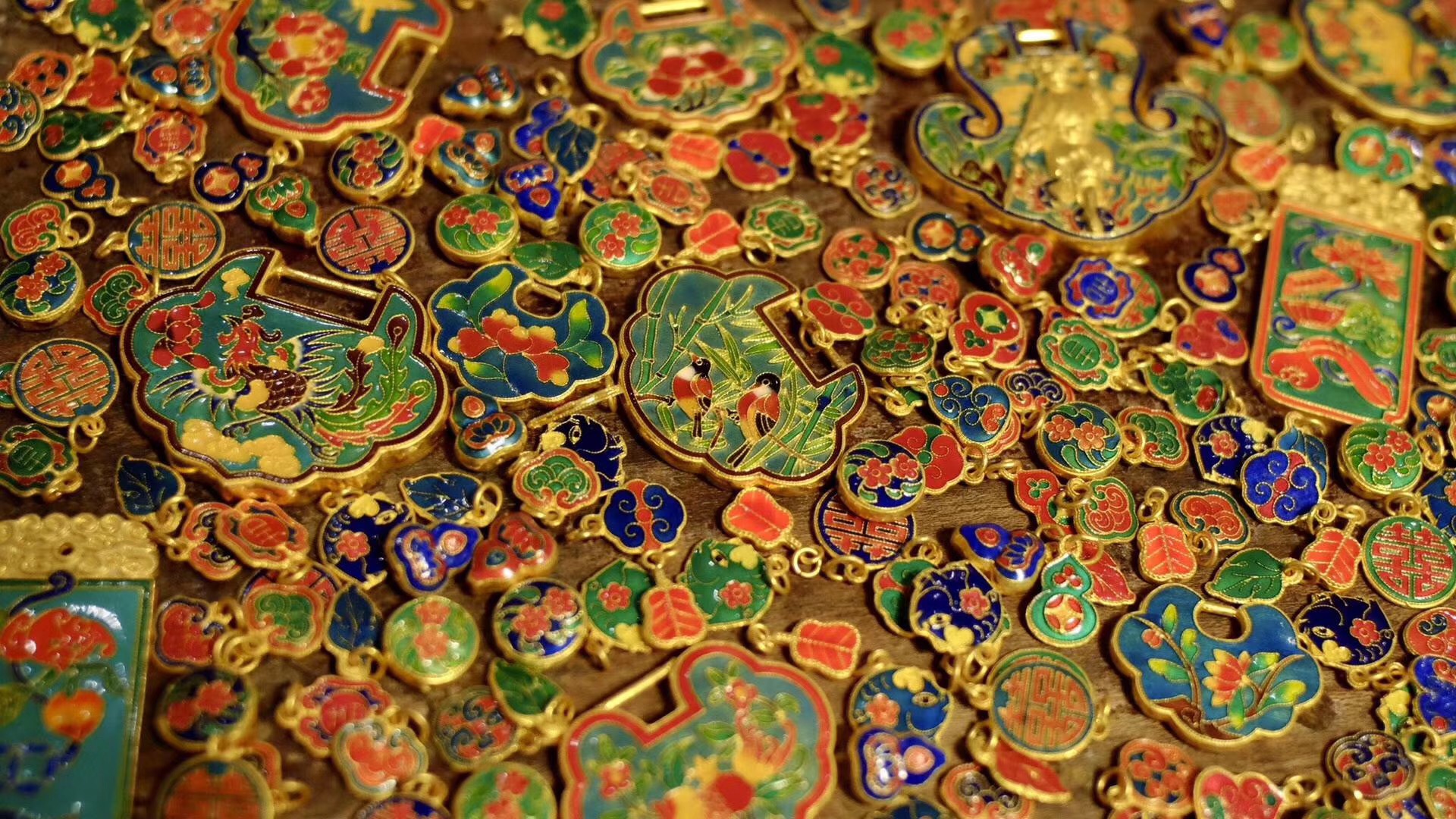 千年传承宫廷手工足金錾刻珐琅烧蓝黄金|宫廷|珐琅|足金_新浪新闻