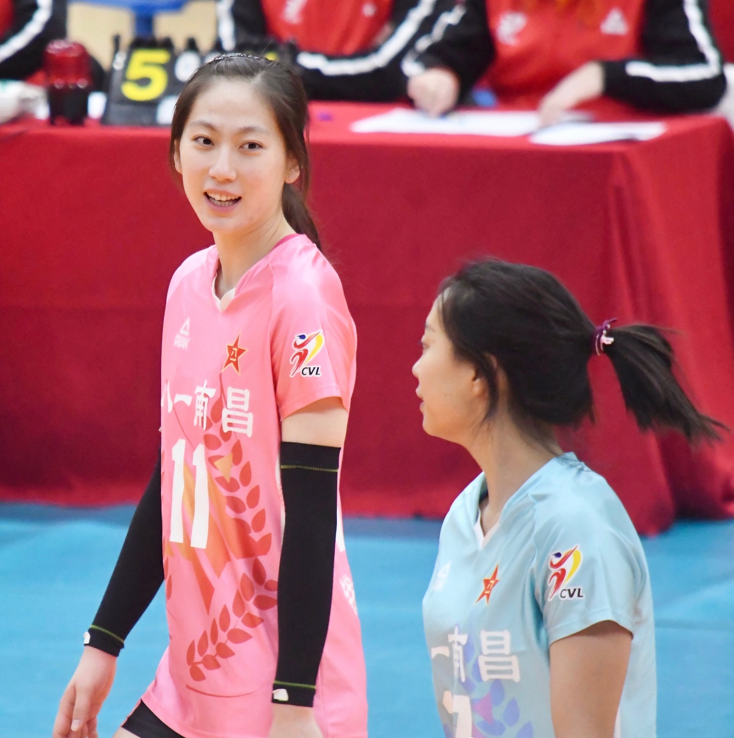 八一女排美女接应!精选15张女排联赛图片庆生!