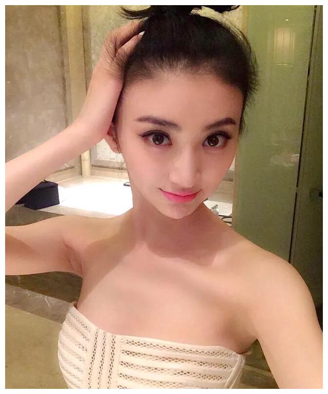 景甜穿个"浴袍"就自拍,自己放松了,不知道观众会误会吗?