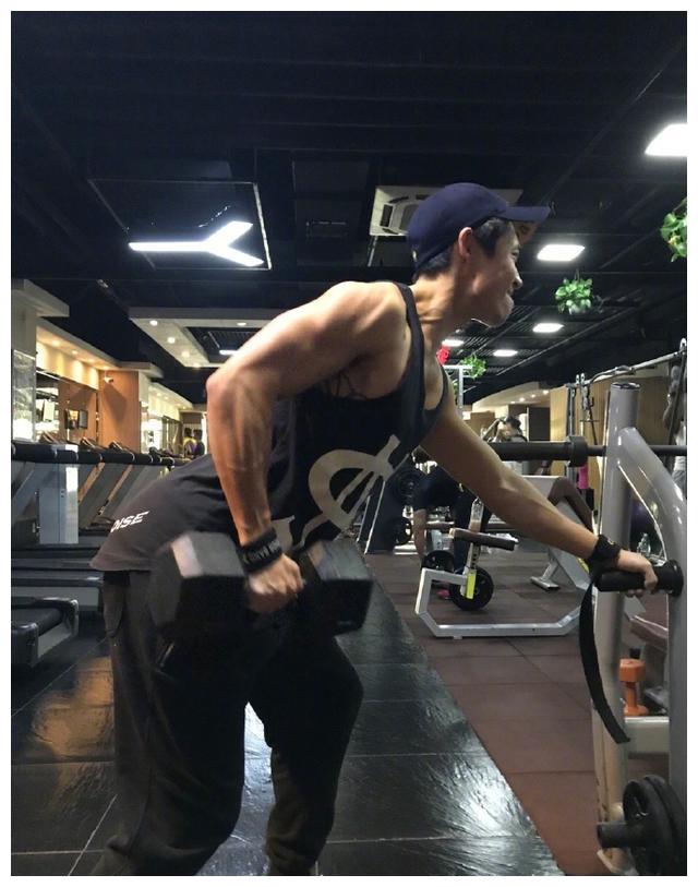 这些年,逐渐把健身当成主业的歌手们…