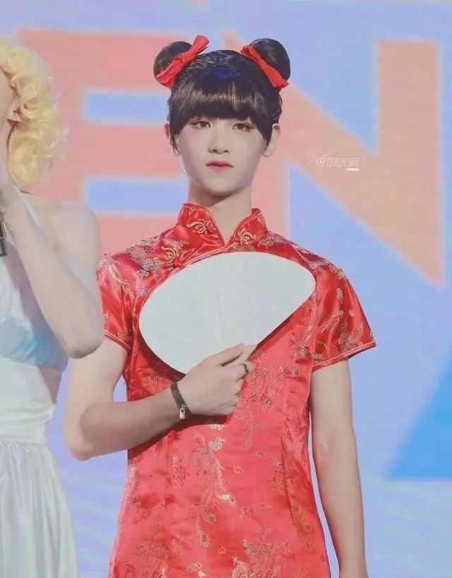 ninepercent成员集体变装朱正廷化身梦露最爱的还是公主