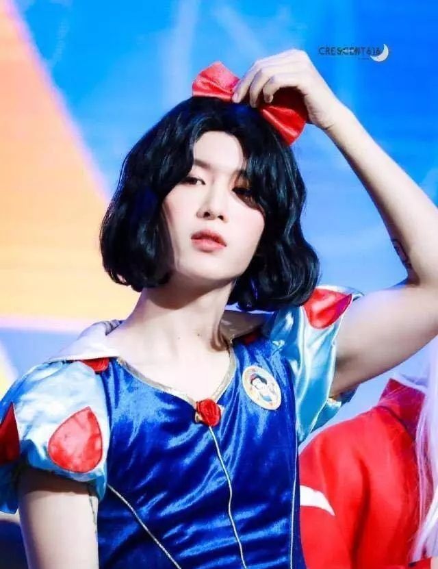 ninepercent成员集体变装朱正廷化身梦露最爱的还是公主