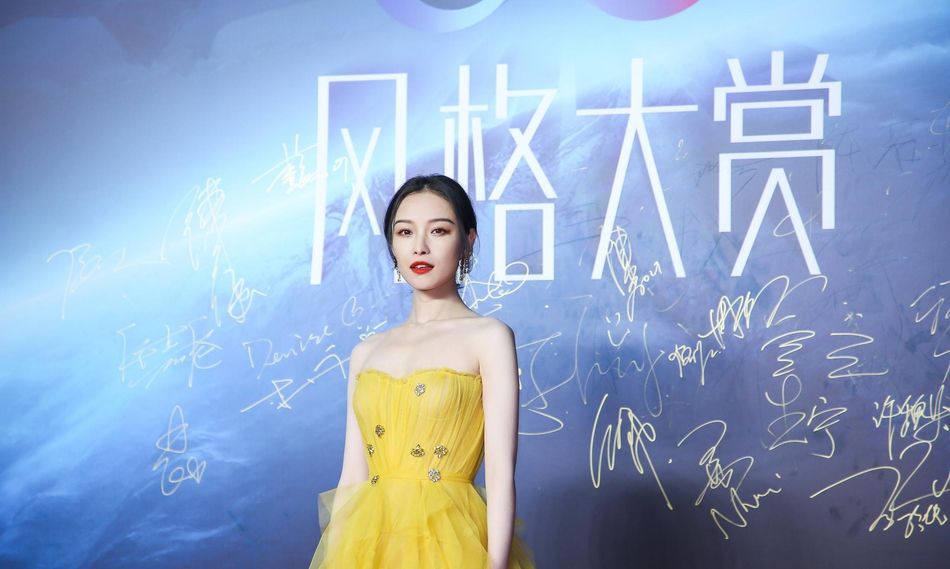 倪妮一席黄纱裙现身2019风格大赏红毯 明艳动人