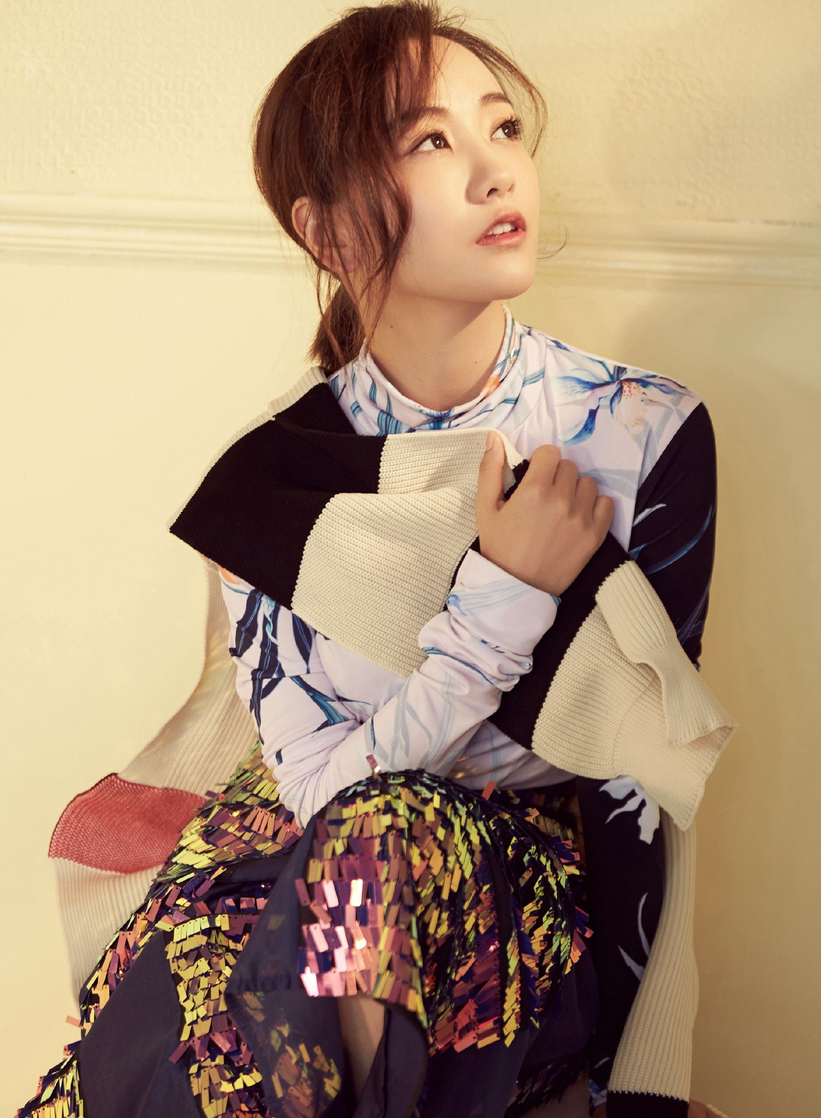 杨蓉早前被传拍云中歌时饱受angelababy折磨,也有指她暗黑杨颖