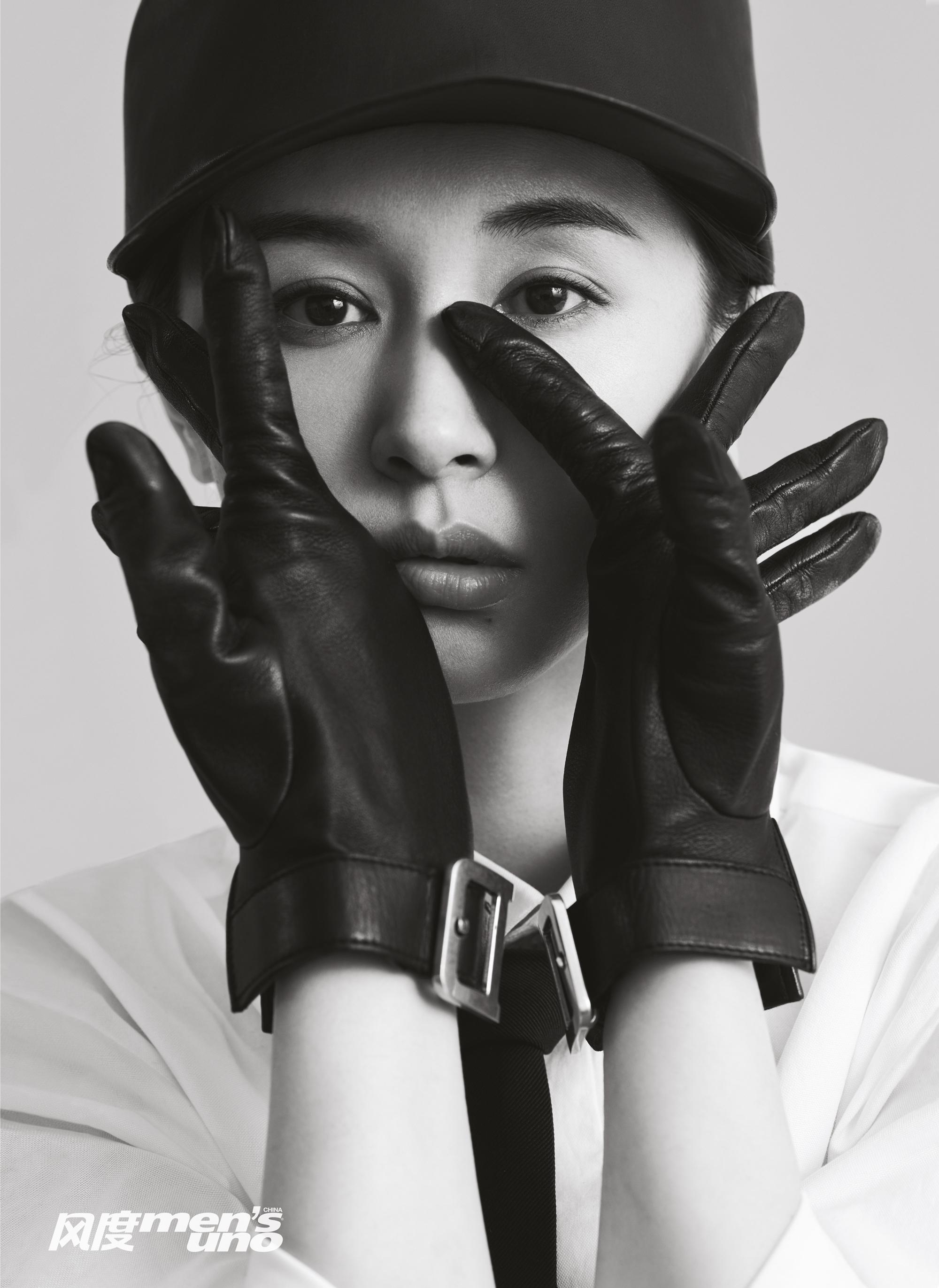 王子文出席dior男装活动 简约连衣裙展现灵动活力