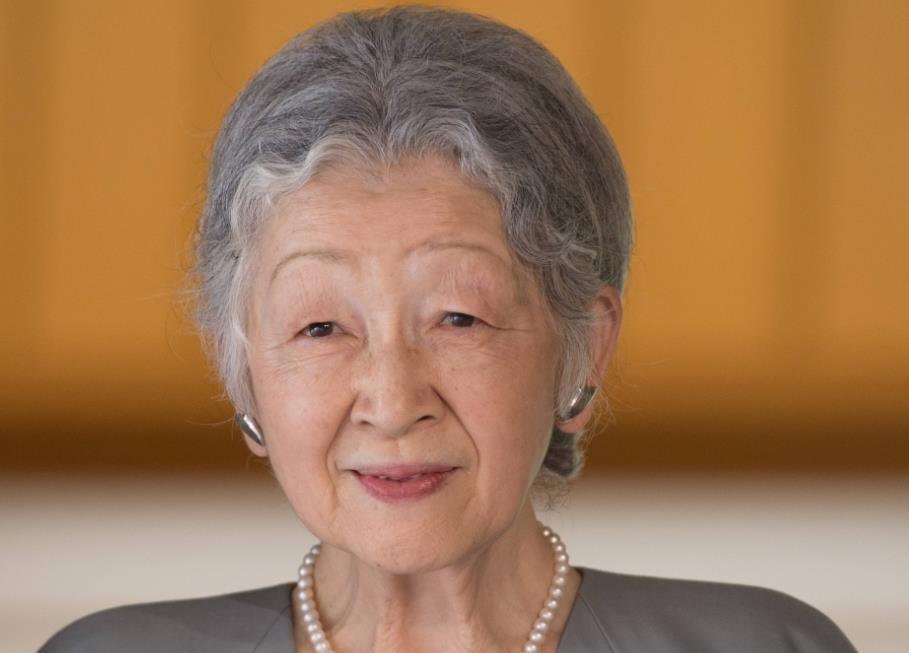 晚年却直言自己从未恋爱过,拒绝和天皇合葬|天皇|美智子|合葬_新浪