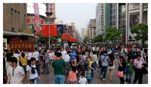 外国男子到中国旅游购物,只因做了个动作,店家:你是日本人吧?