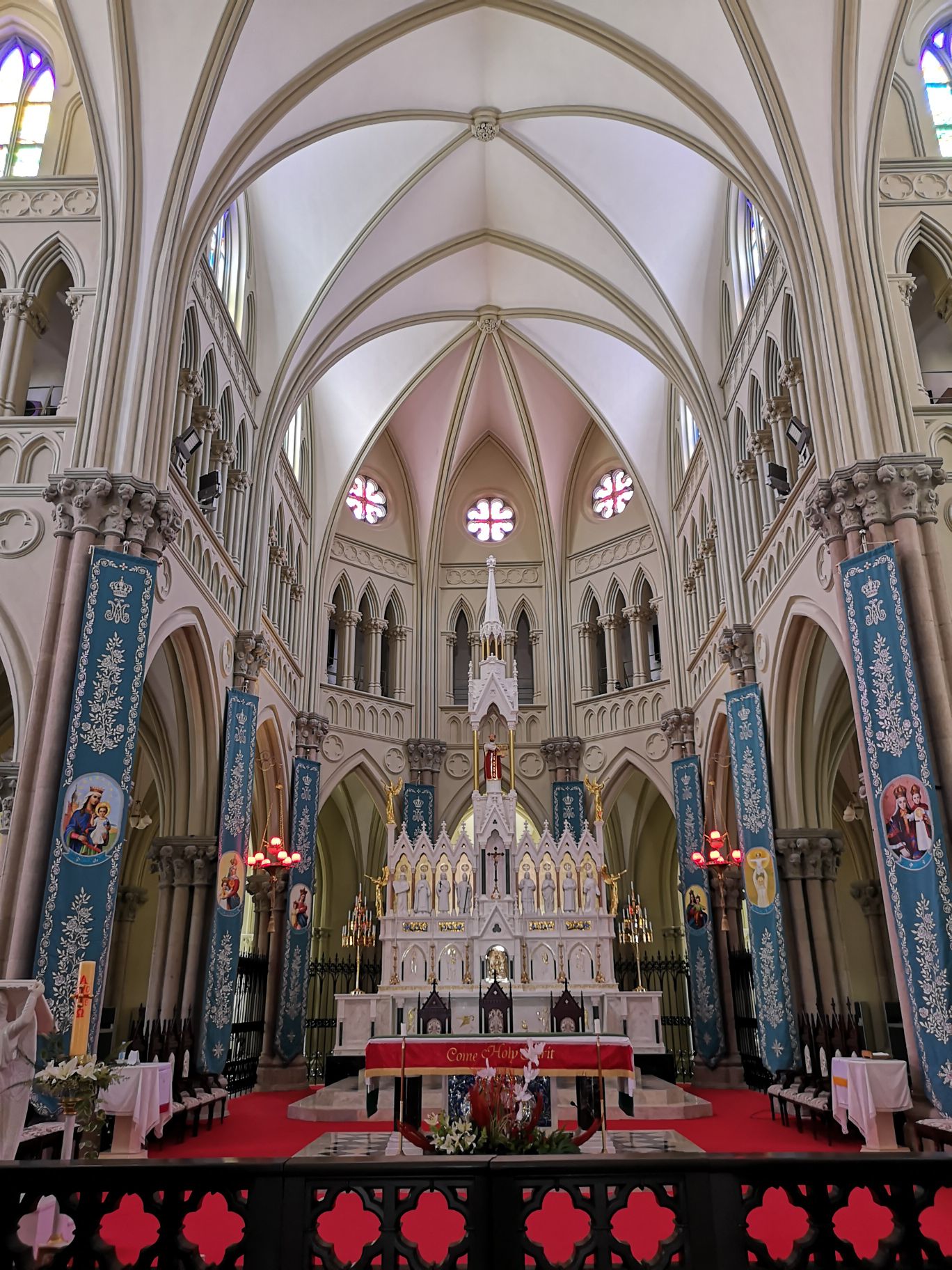 游览 上海市 徐汇区 徐家汇天主教堂 中国最美教堂之一