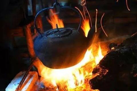 晚来天欲雪煮酒待归人