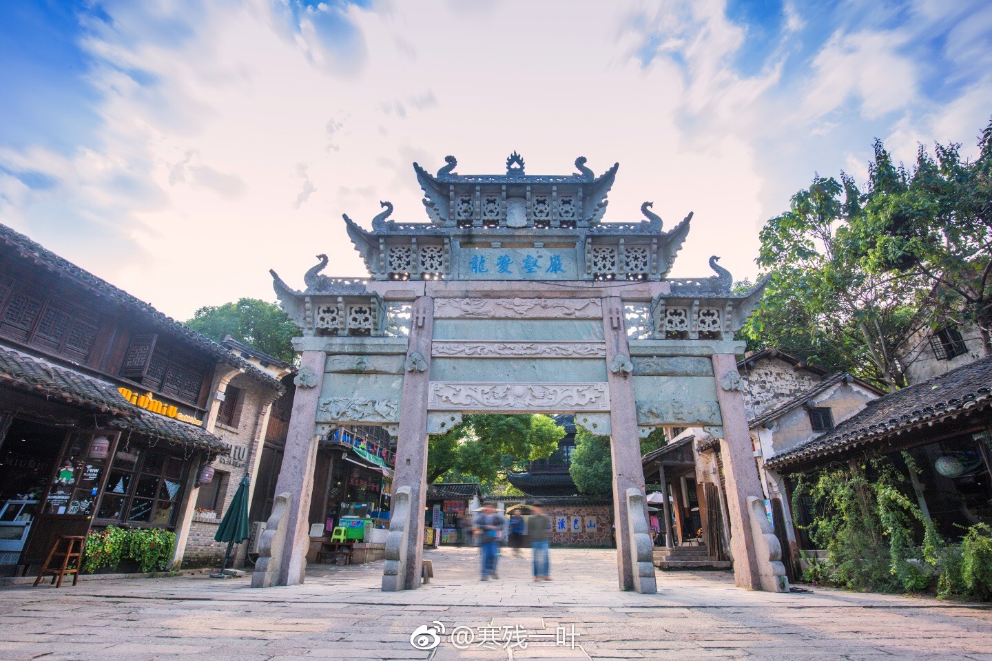 江苏惠山古镇景区自古以江南第一山,锡山晴云,胜地名泉而闻名于世
