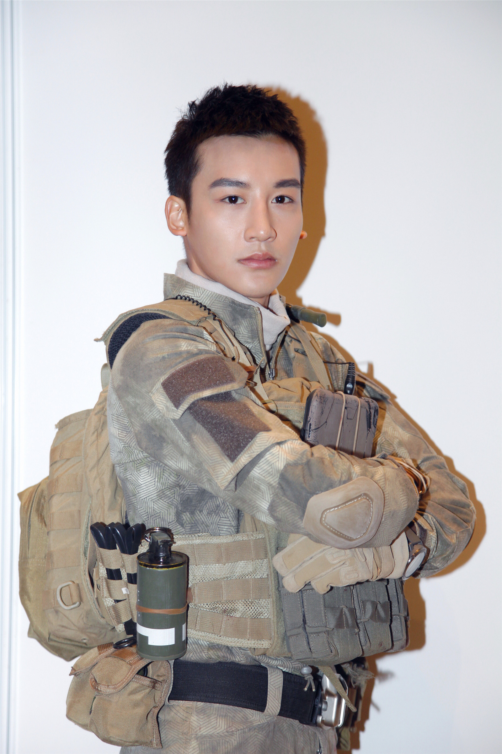 "蛟龙硬汉"变"邻家男孩"麦亨利参加庆功宴展现反转魅力