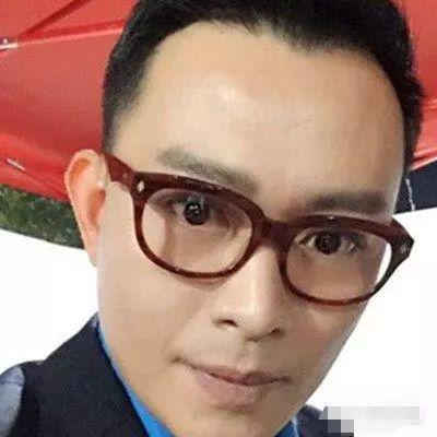 昔日帅哥黄海冰45岁颜值暴跌,变大叔!曾嫌范冰冰名气低错过尔康