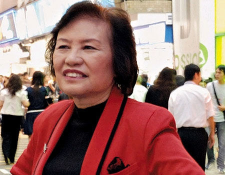 香港知名丑角,周星驰经典女配,77年从未谈过恋爱却为慈善捐积蓄