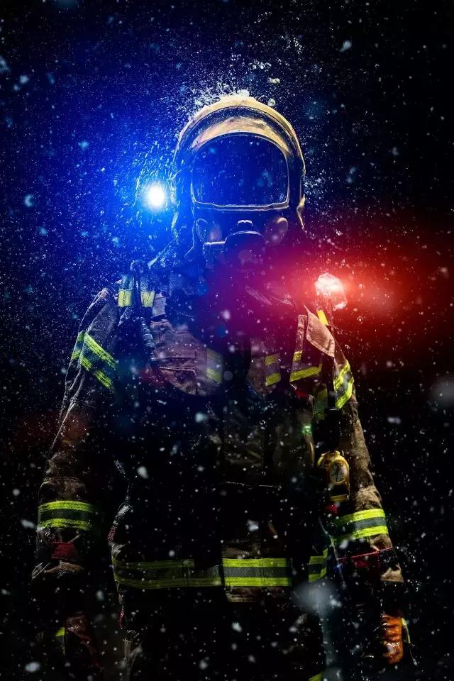 消防hero手机壁纸拿走不谢