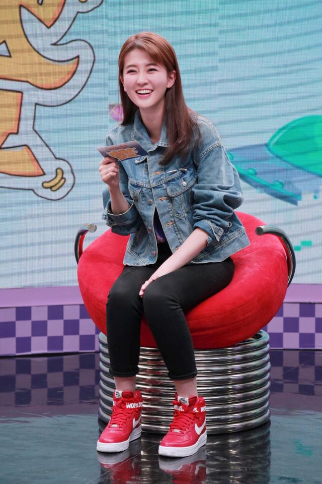 这样的单品人手一款,你可能没她会穿 网友:人家颜值高