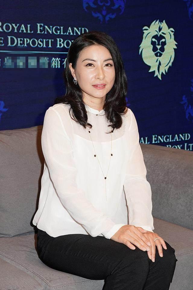 郭晶晶近照胖出双下巴!眼角皱纹明显,网友:活得真实自在的女人