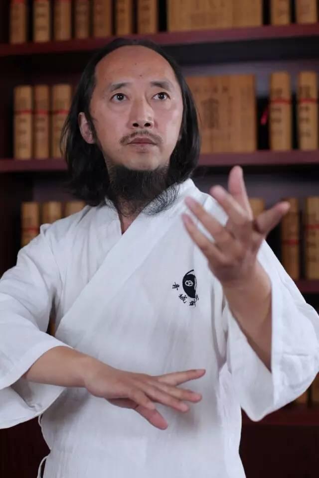 青城派掌门欲上演太极瑜伽双修神话,直言:真永远是假的终结者