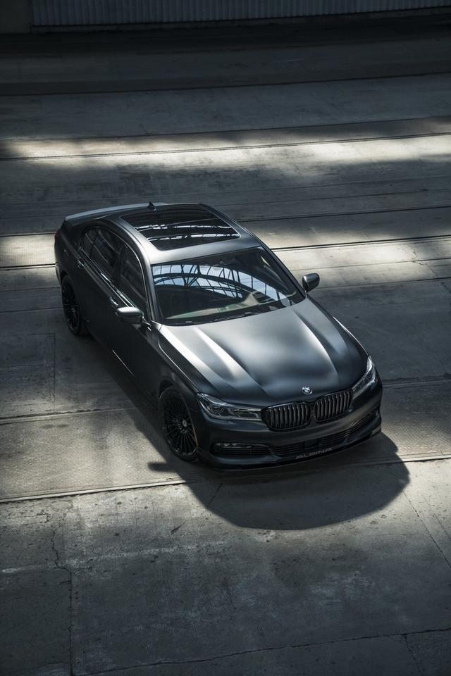 宝马alpina b7搭载4.4升v8涡轮增压引擎,马力达600匹