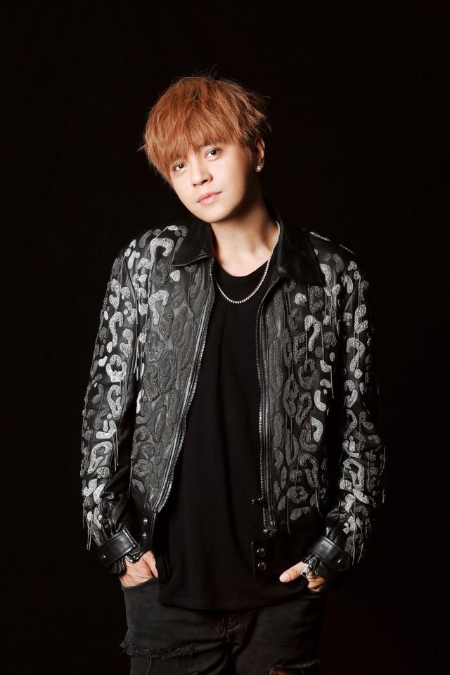 罗志祥抛弃自己的长发深夜晒平头照暴露发际线网友我不信