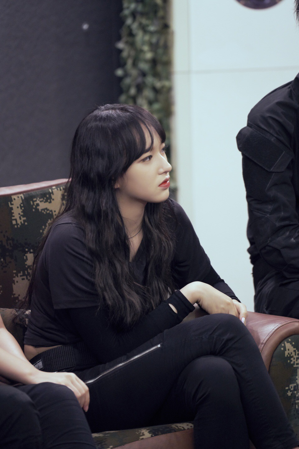 程潇《勇敢的世界》意外摔倒令人揪心 少女勇敢无畏继续征程