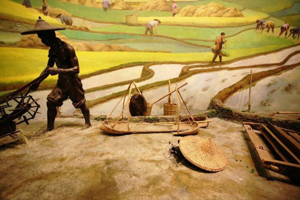 人头来算,明朝实施的"一条鞭法"虽有改革,只是少部分按照田亩来缴赋税