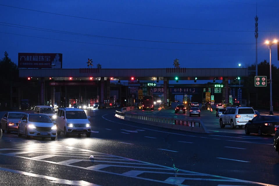 长春高速口夜景图片