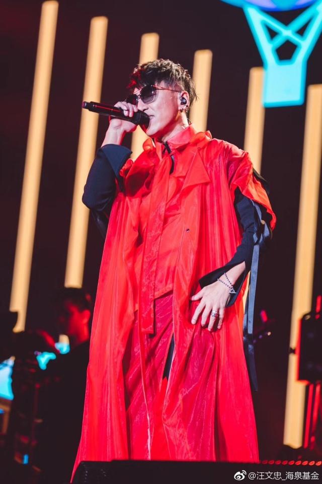 他们是内地成立最久音乐组合,出道20年未解散,患难多年如亲兄弟