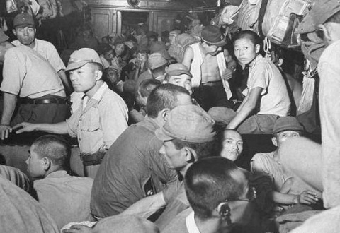 二战后的日本,一片惨状:日本人表情丰富多彩,但唯独见不到忏悔