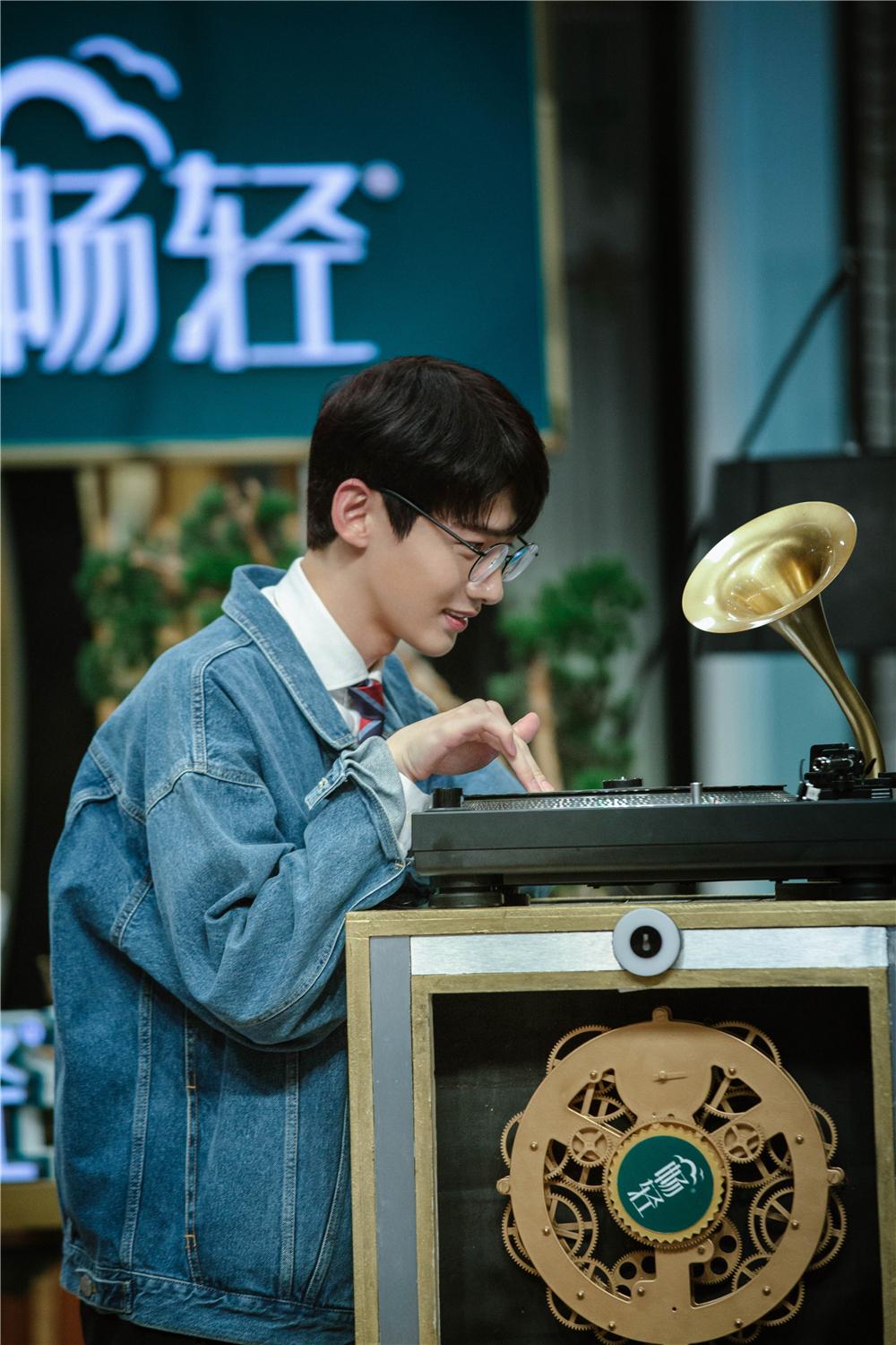 《我是大侦探》推理高能不断 脑洞少年白敬亭惊喜回归