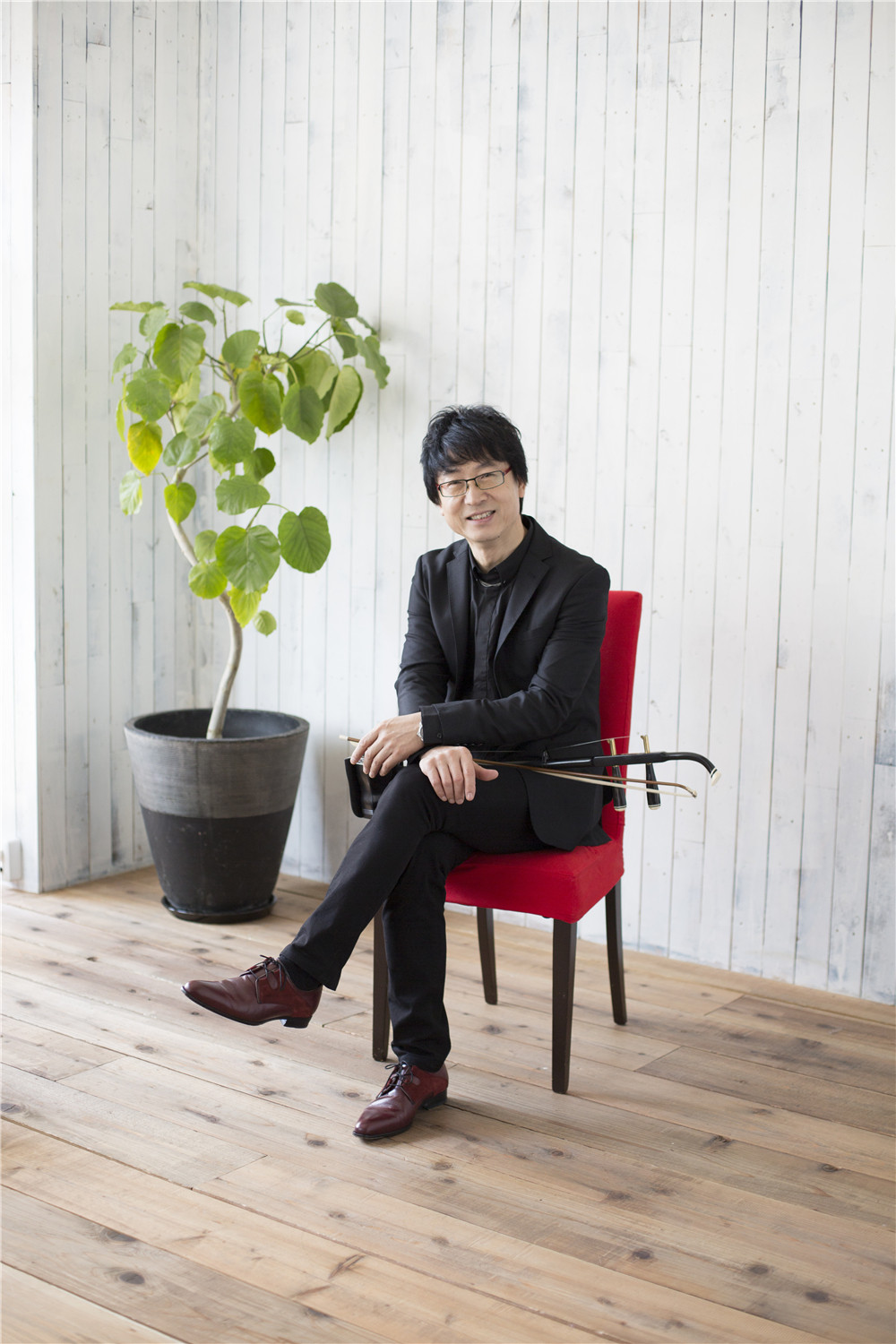 二胡大师贾鹏芳发布全新国风主题专辑《茉莉芬芳》