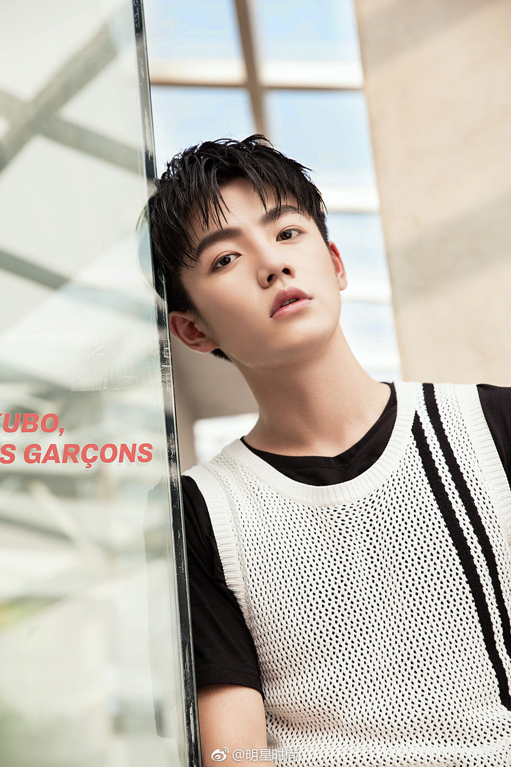 夏志远全新接拍写真出炉!一直很喜欢@夏志远远 他的笑容