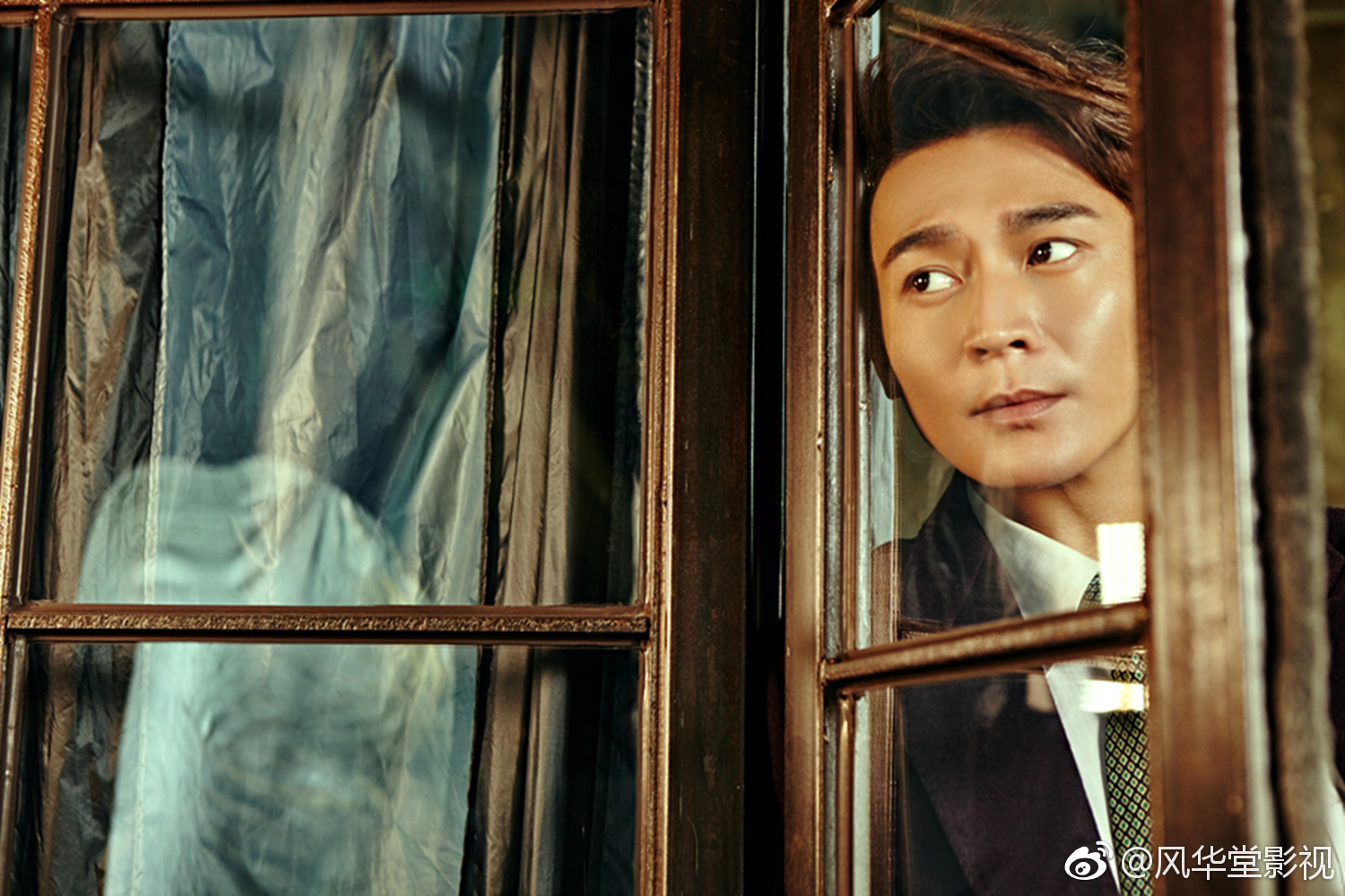 近日,质感男神 曝光了一套最新商务大片_新浪看点