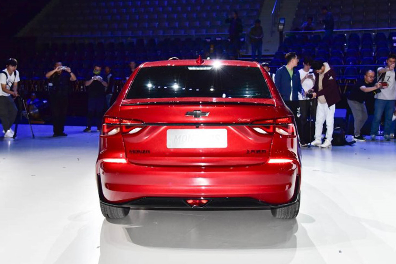 动力方面,全新雪佛兰monza分为320t和330t两种车型,其中1.