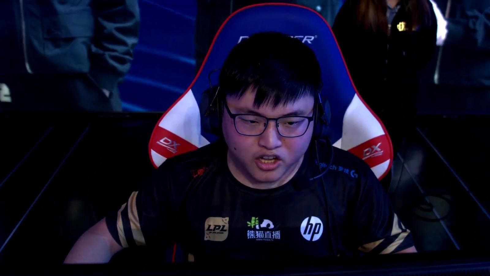 uzi疯了一路超神碾压ig,告诉你什么叫疯小狗!