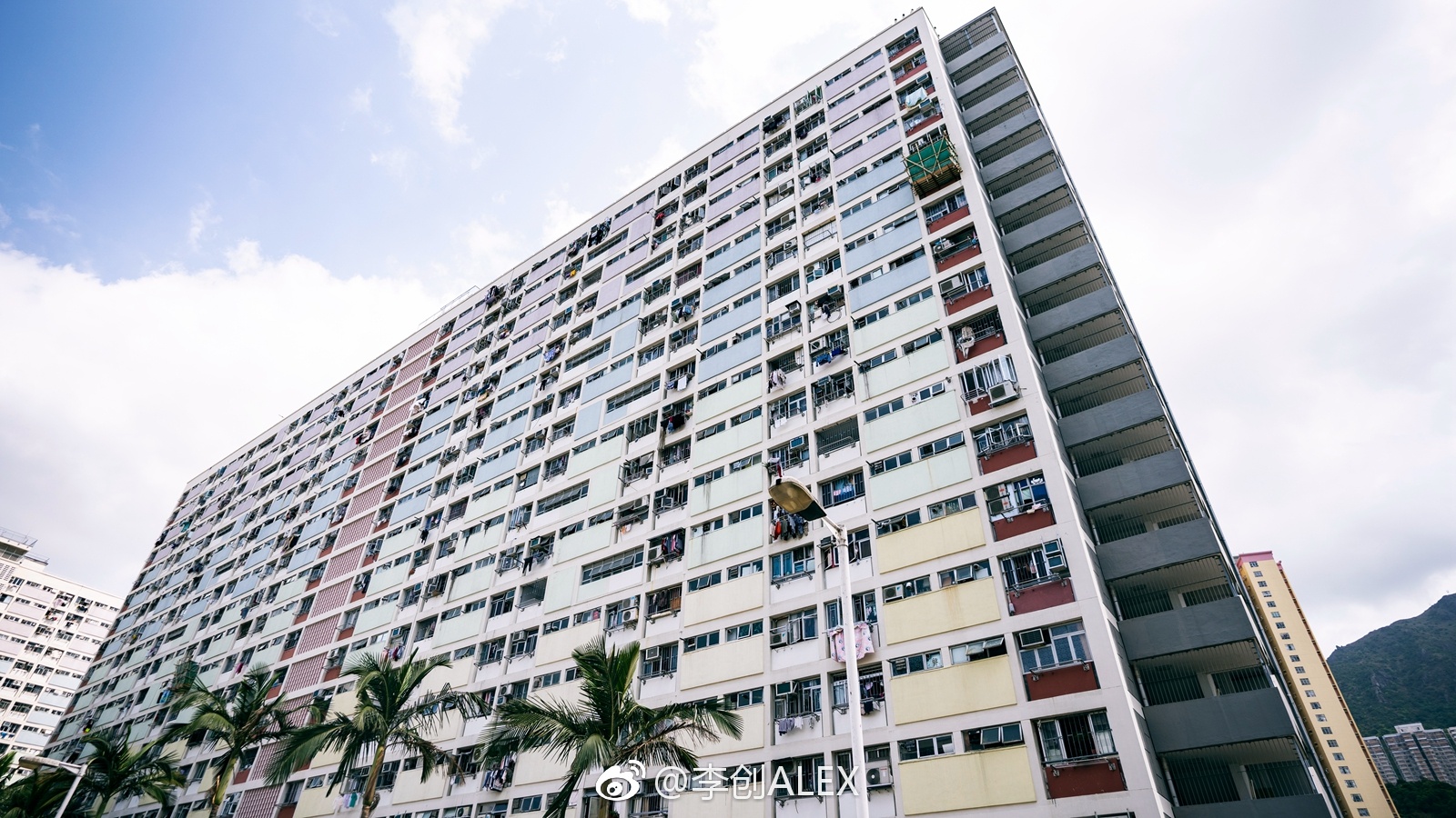 香港最"色"屋邨 /彩虹邨,彩虹邨是香港千百公共屋邨中的一个