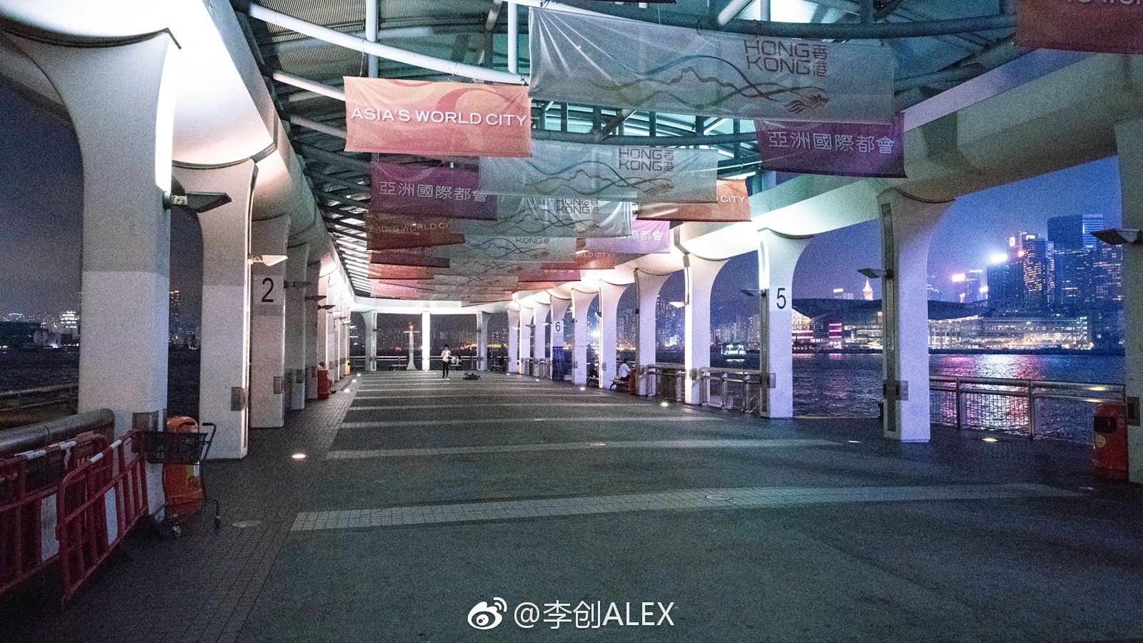 港剧情侣分手最佳场景｜香港中环9号码头