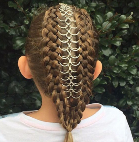 澳大利亚妈妈为女儿编小辫,一年每天都不重样,在网络走红