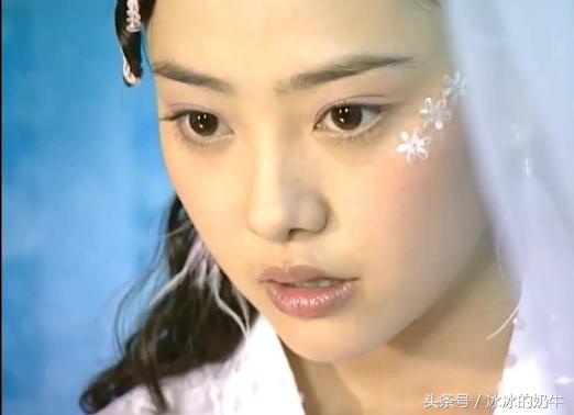 出演了由焦恩俊,张延主演的古装剧《飞刀问情》,饰演冷月宫少主江铃铃