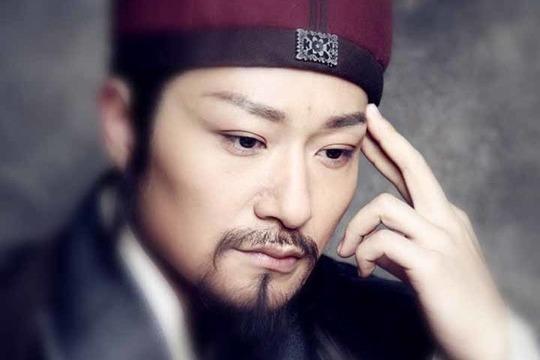 狗头军师吴用, 弃晁盖而选宋江, 这种做法是否地道?