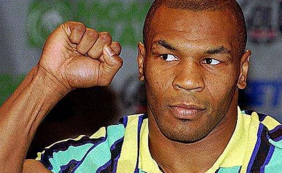 泰森征战职业拳击之初,经常在第一回合就ko对手,他是最年轻的重量级