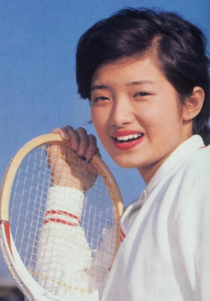 21岁下嫁小演员,近照流出令人心痛|山口百惠|三浦友和|山口_新浪网