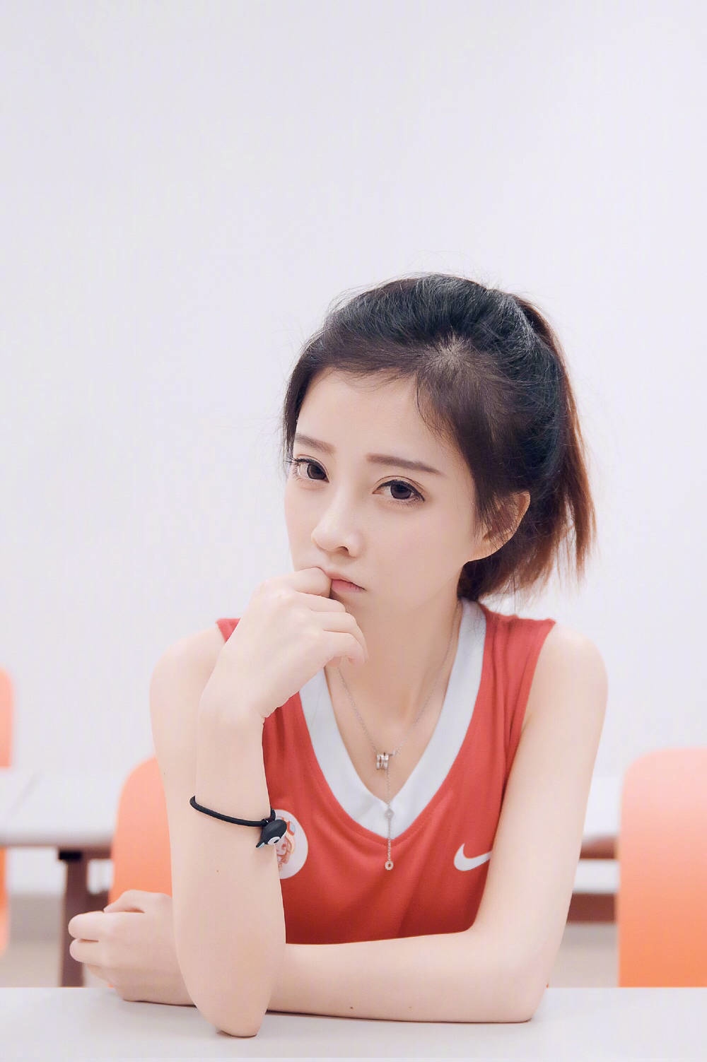 难怪冯提莫如今千万粉丝原来小时候也那么可爱