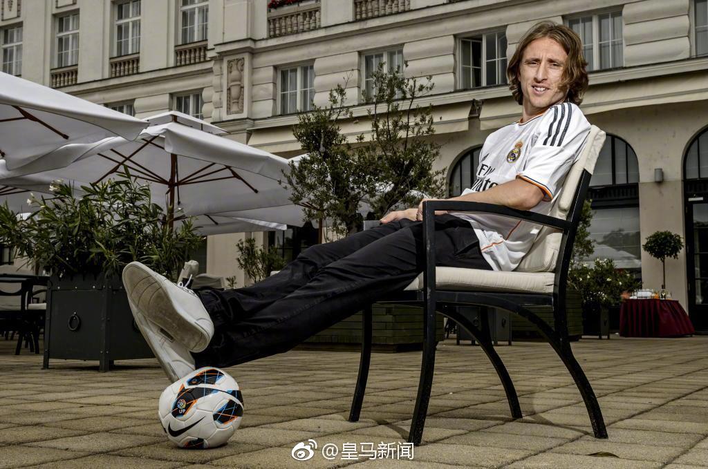 这些年莫德里奇接受《马卡报》专访拍摄的照片.