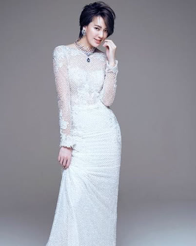 又一女星与拳击手结婚,晒出混晒照,女星太大胆!