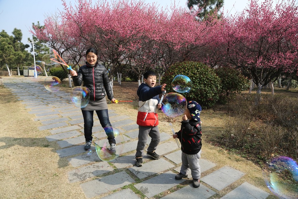 一家人,其乐融融.这样的场景,叫:幸福.